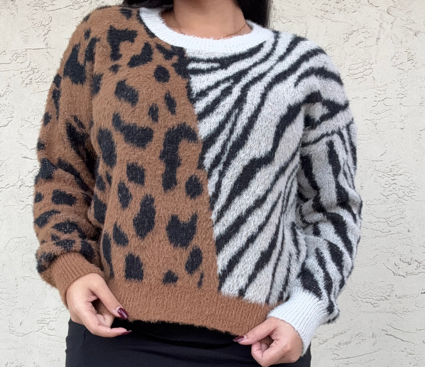 MULTI ANIMAL DUO PRINTED SOFT SWEATER TOP