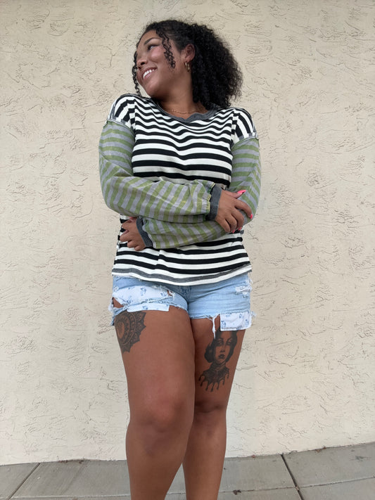 STRIPE CONTRAST EXPOSED SEAM LOOSE FIT KNIT PULLOVER